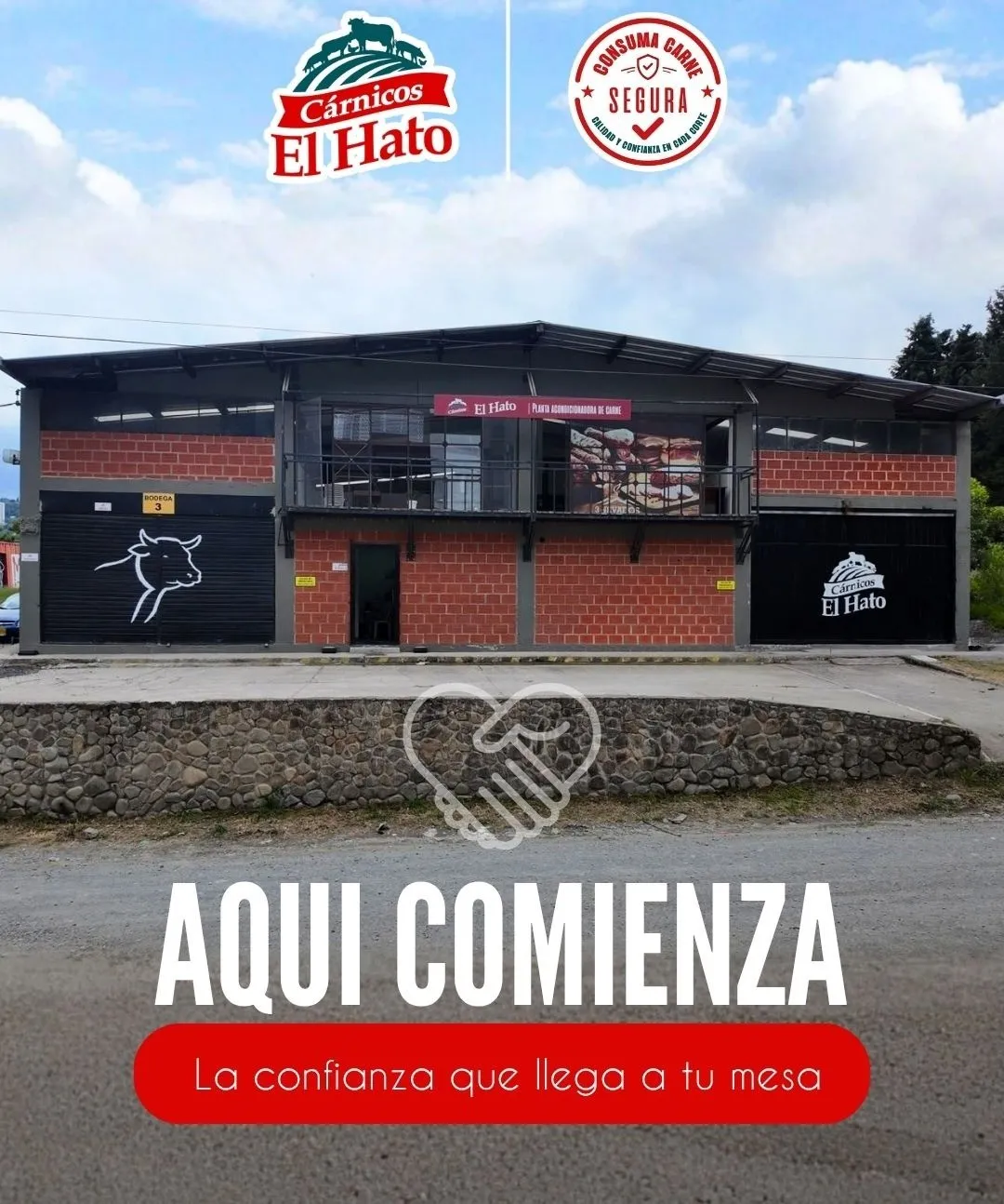 Portón de la planta de Cárnicos El Hato, con el logo de la marca, en La Florida, Villamaría